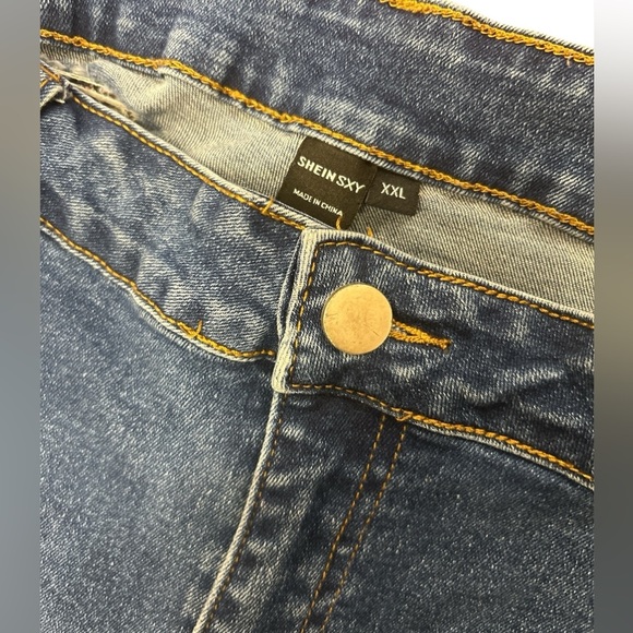 Distressed Denim Shorts, Size XXL - Picture 3 of 3